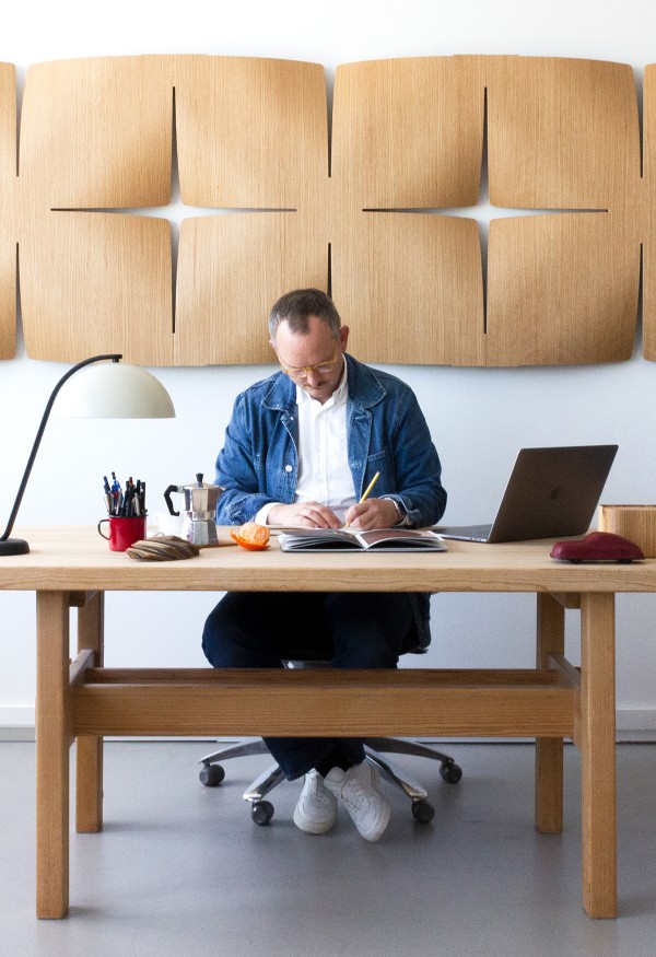 Lars at desk